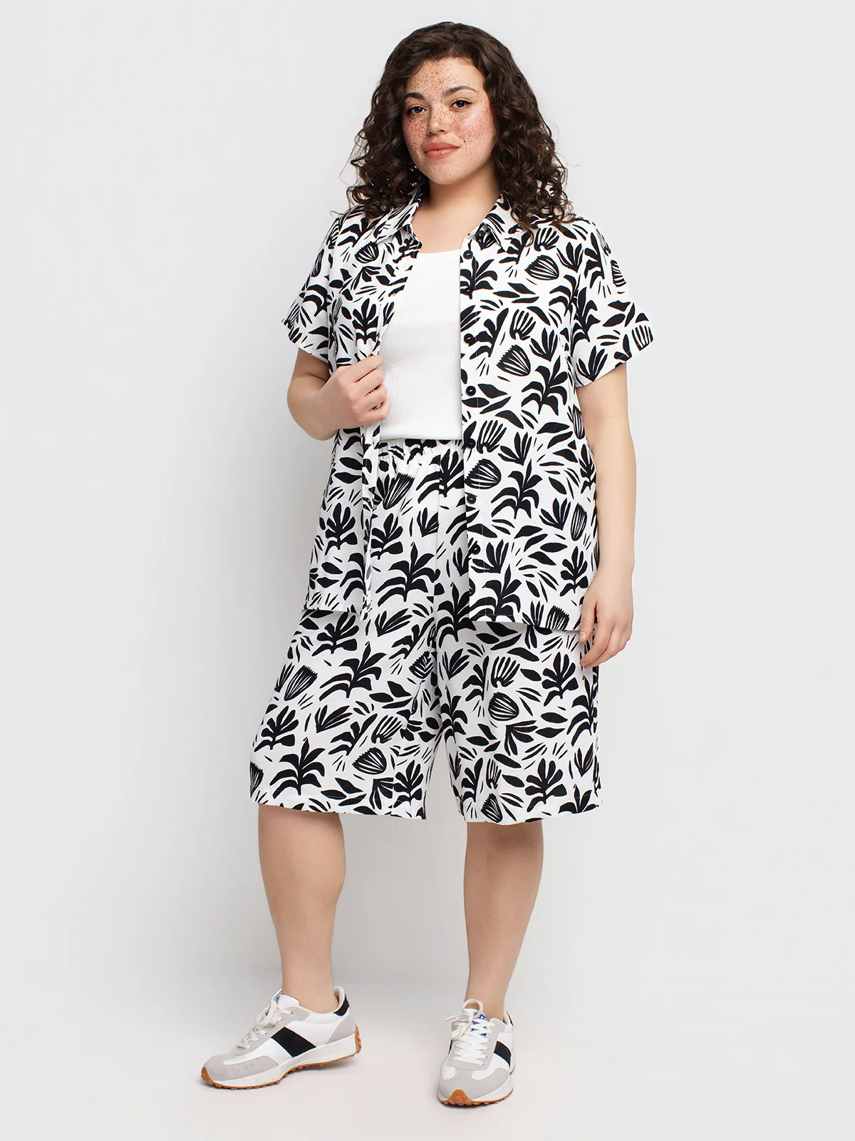 Blouse ample à manches courtes avec boutons - Image 3
