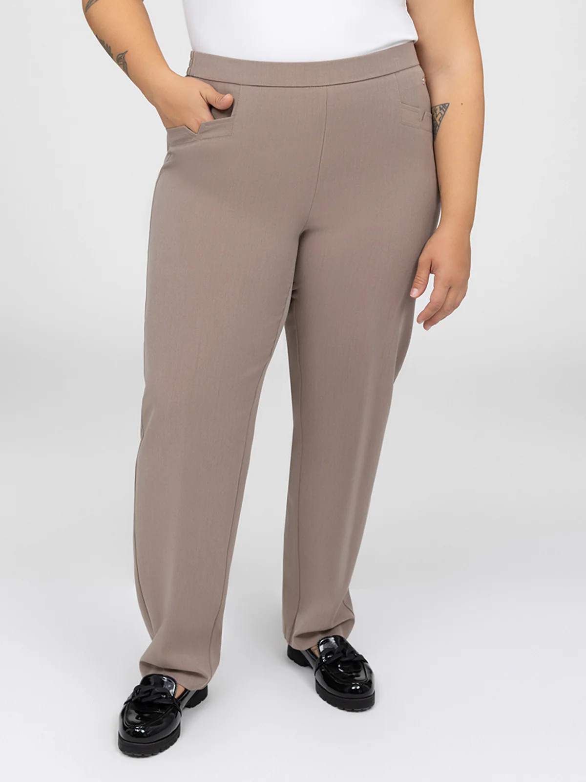 Pantalon habillé droit semi-ajusté à enfiler - Image 10
