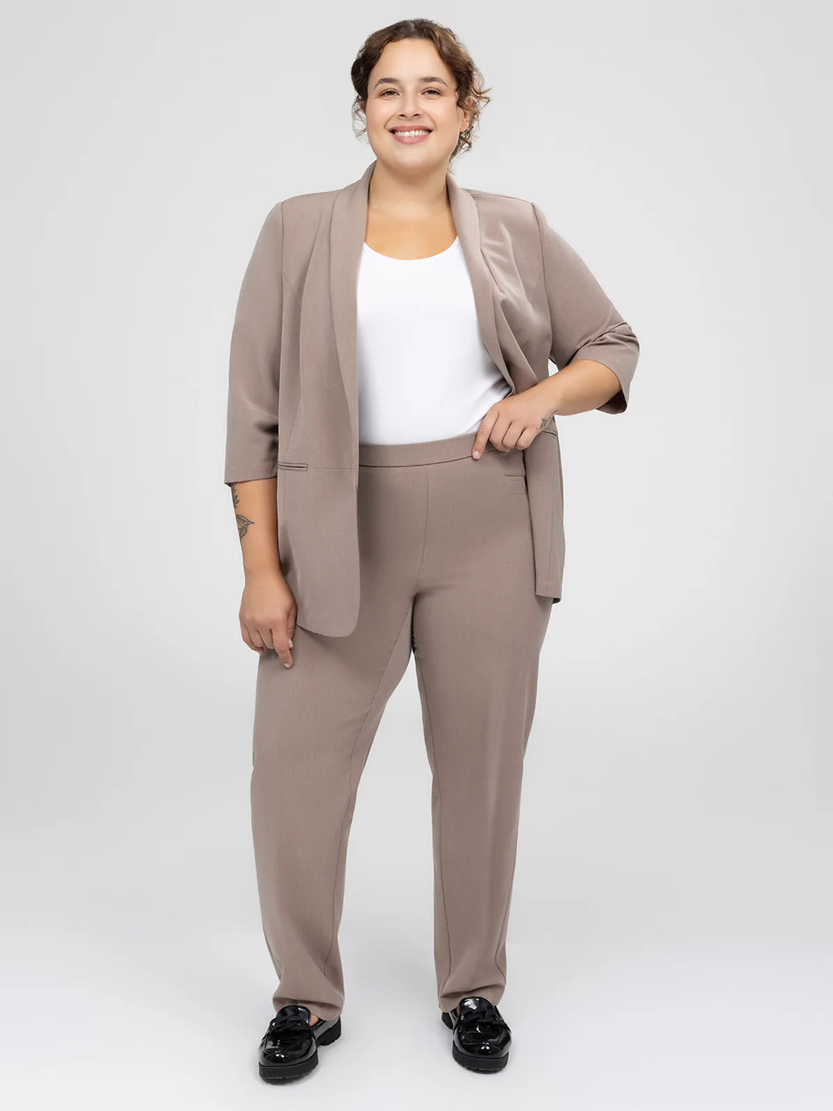 Pantalon habillé droit semi-ajusté à enfiler - Image 9